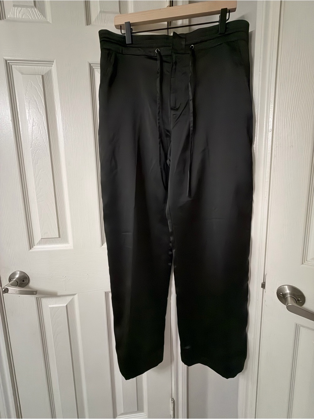 Sanctuary Wide Leg Satin Style Women’s Slacks with Drawstring detail Size XL